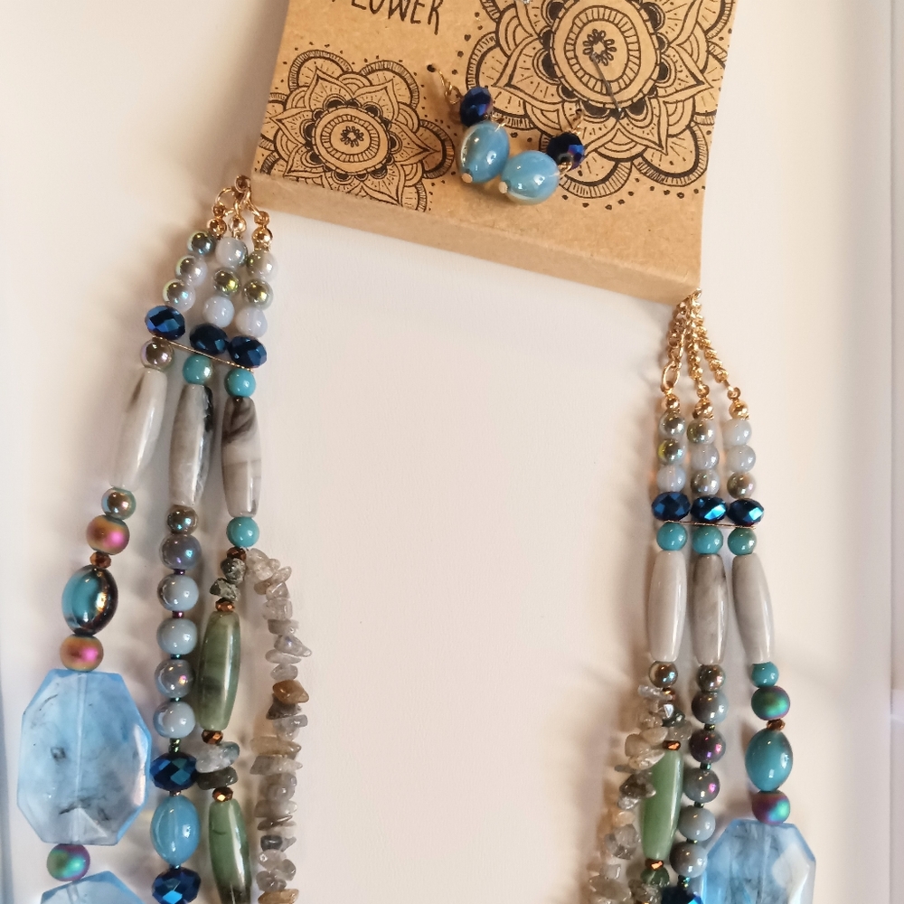 Necklace Set - Picture 3 of 3